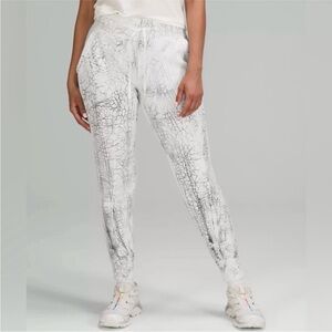 Lululemon Warm Down Jogger in Thread Dye Crackled White Black